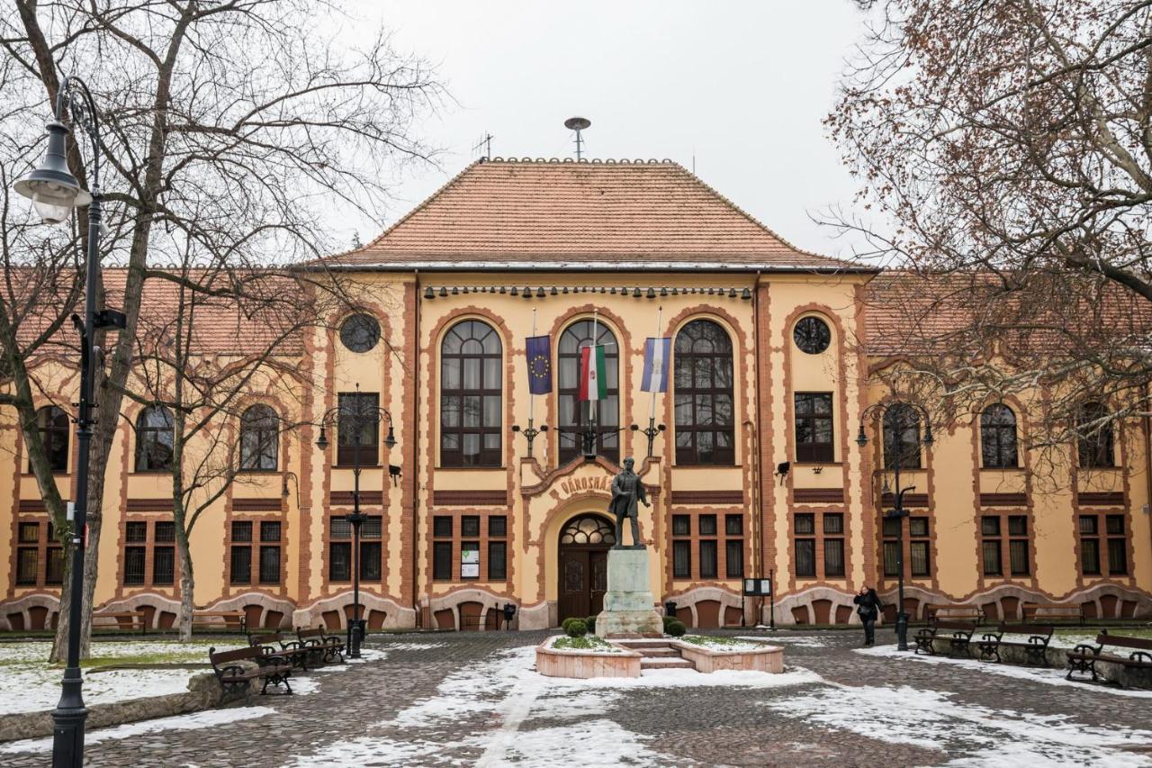 Central Home- Pesterzsébet Boedapest Buitenkant foto